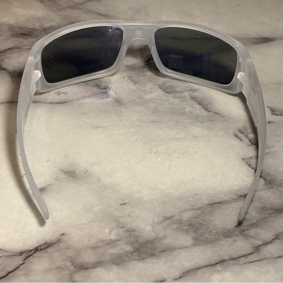 Oakley Crankshaft Violet Iridium Polarized Lenses, Matte Clear Frame NWT $187 - Picture 5 of 9